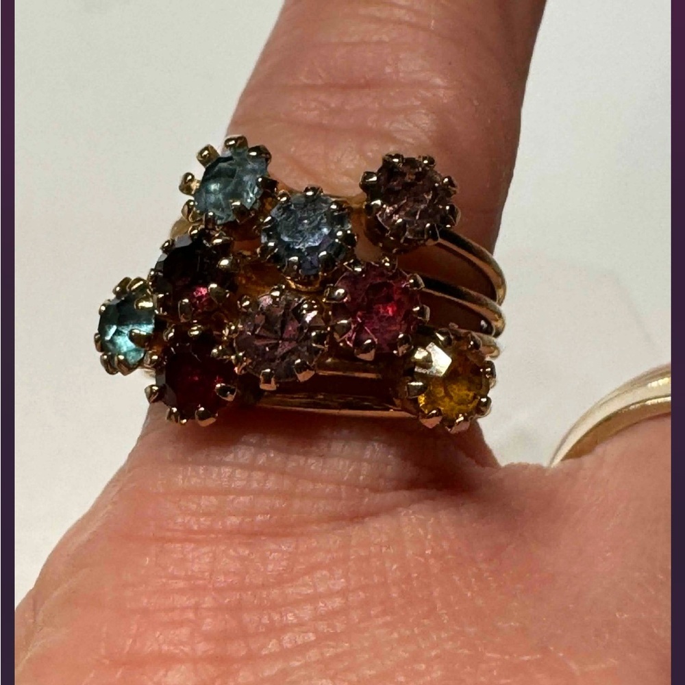 Elegant Multi-Stone Gold Ring size 7